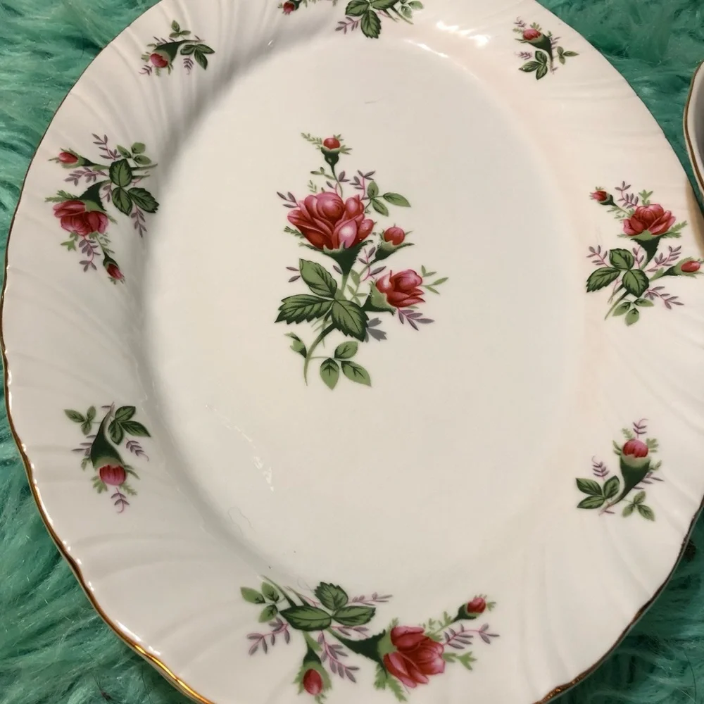 2 of each Lynn’s fine China 2 serving platers and 2 serving bowls Victorian Rose - Picture 2 of 4